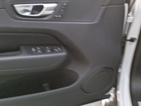 Used 2023 Volvo XC60 B5 Plus image 14