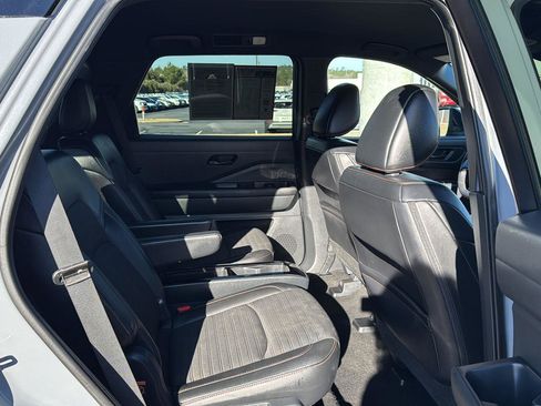 Used 2024 Nissan Pathfinder Rock Creek image 11