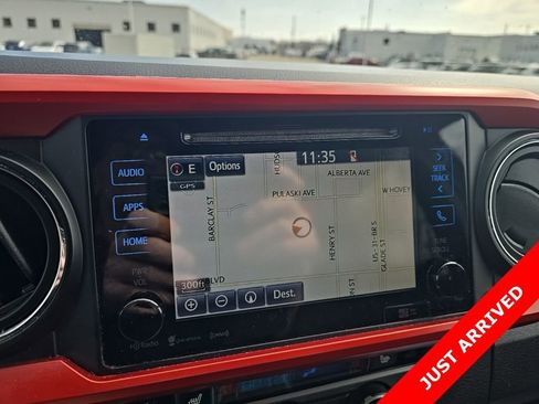 Used 2017 Toyota Tacoma TRD Sport image 9