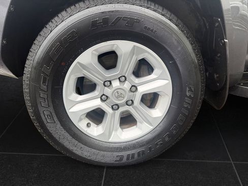 Used 2022 Toyota 4Runner SR5 Premium w/ Moonroof Package AWD/4WD image 9
