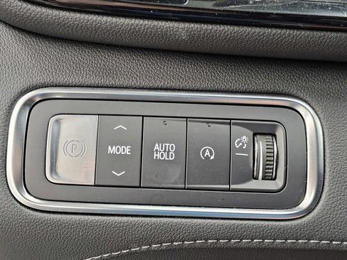 Used 2025 Buick Enclave Preferred FWD image 36