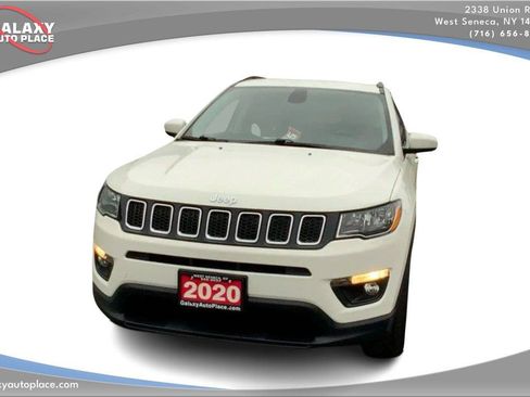 Used 2020 Jeep Compass Latitude w/ Cold Weather Group AWD/4WD image 2