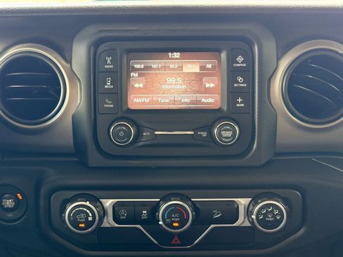 Used 2018 Jeep Wrangler Unlimited Sport S image 25