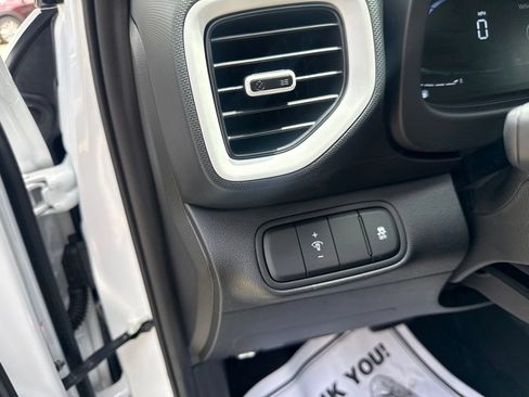Certified 2024 Hyundai Venue Limited FWD image 14
