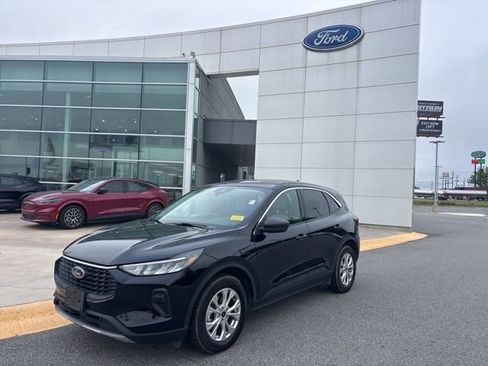 Used 2024 Ford Escape Active image 1