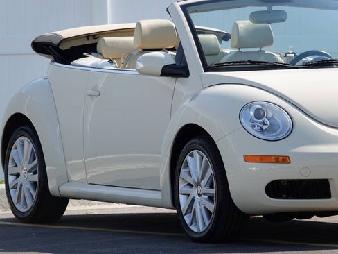 Used 2008 Volkswagen Beetle SE FWD image 47
