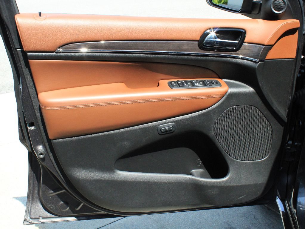 Used 2021 Jeep Grand Cherokee Overland AWD/4WD image 9