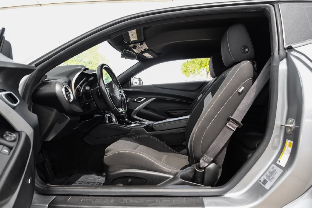 Used 2023 Chevrolet Camaro LT w/ Technology Package RWD image 4