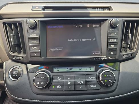 Used 2018 Toyota RAV4 XLE AWD/4WD image 18