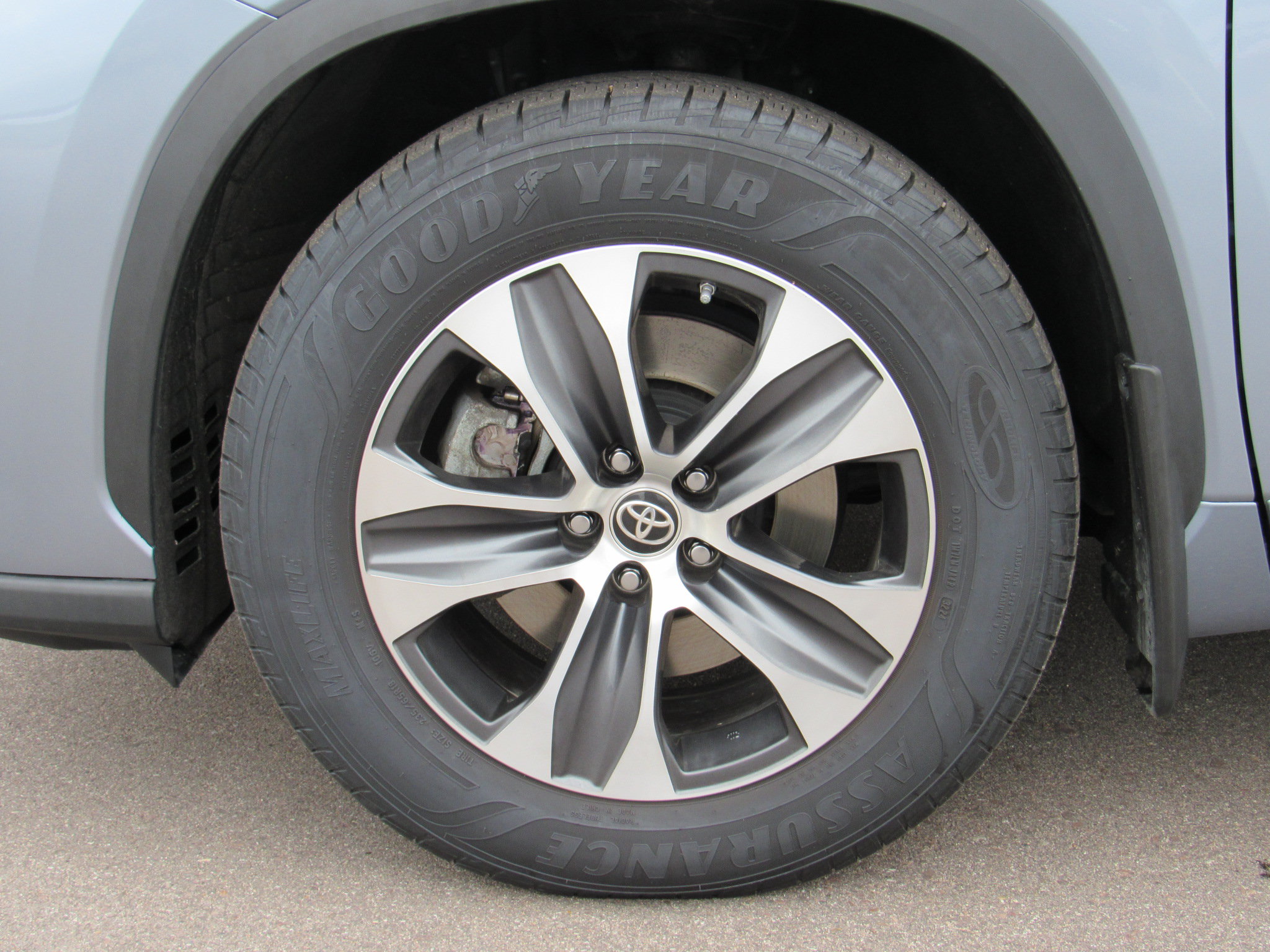 Used 2023 Toyota Highlander XLE AWD/4WD image 49