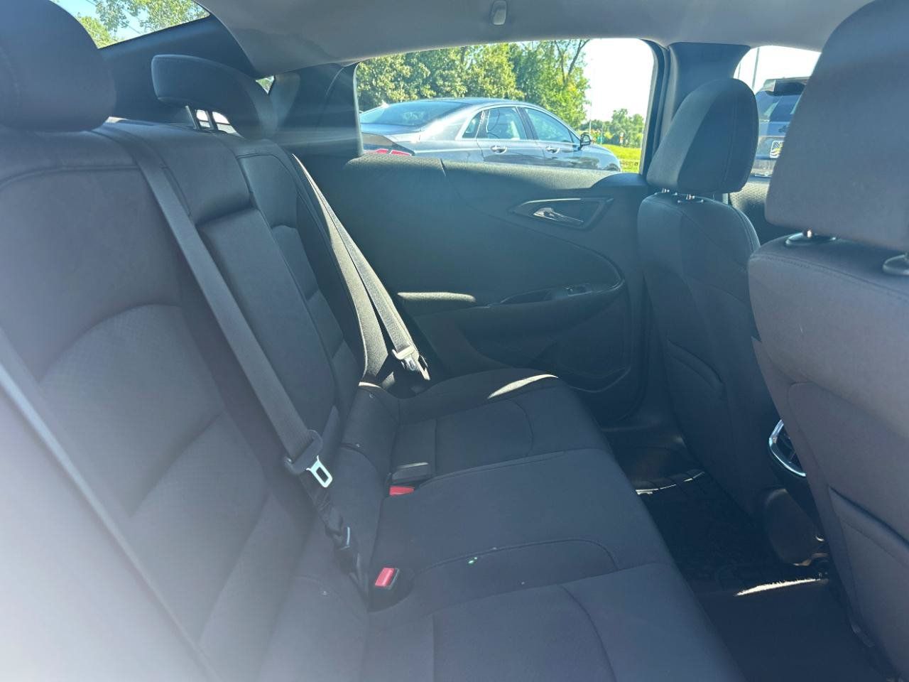 Used 2017 Chevrolet Malibu LT FWD image 22