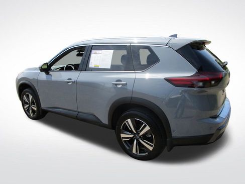 Used 2025 Nissan Rogue SL AWD/4WD image 4