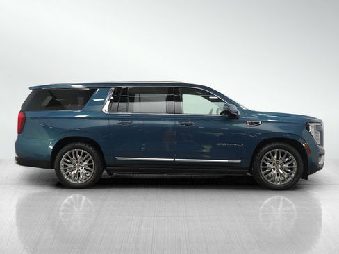 Used 2025 GMC Yukon XL Denali w/ Denali Reserve Package AWD/4WD image 6