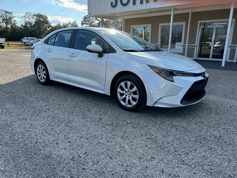 Used 2022 Toyota Corolla LE image 2