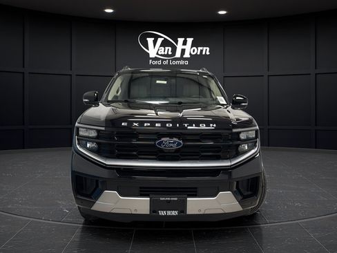 Used 2025 Ford Expedition Platinum AWD/4WD image 2