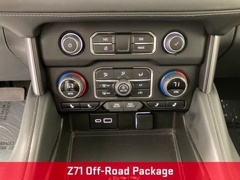 Used 2023 Chevrolet Tahoe Z71 w/ Luxury Package image 9