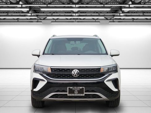 Used 2022 Volkswagen Taos SE FWD image 4