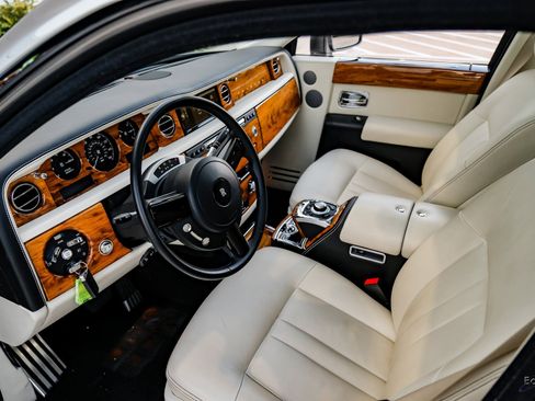 Used 2014 Rolls-Royce Phantom Sedan image 36
