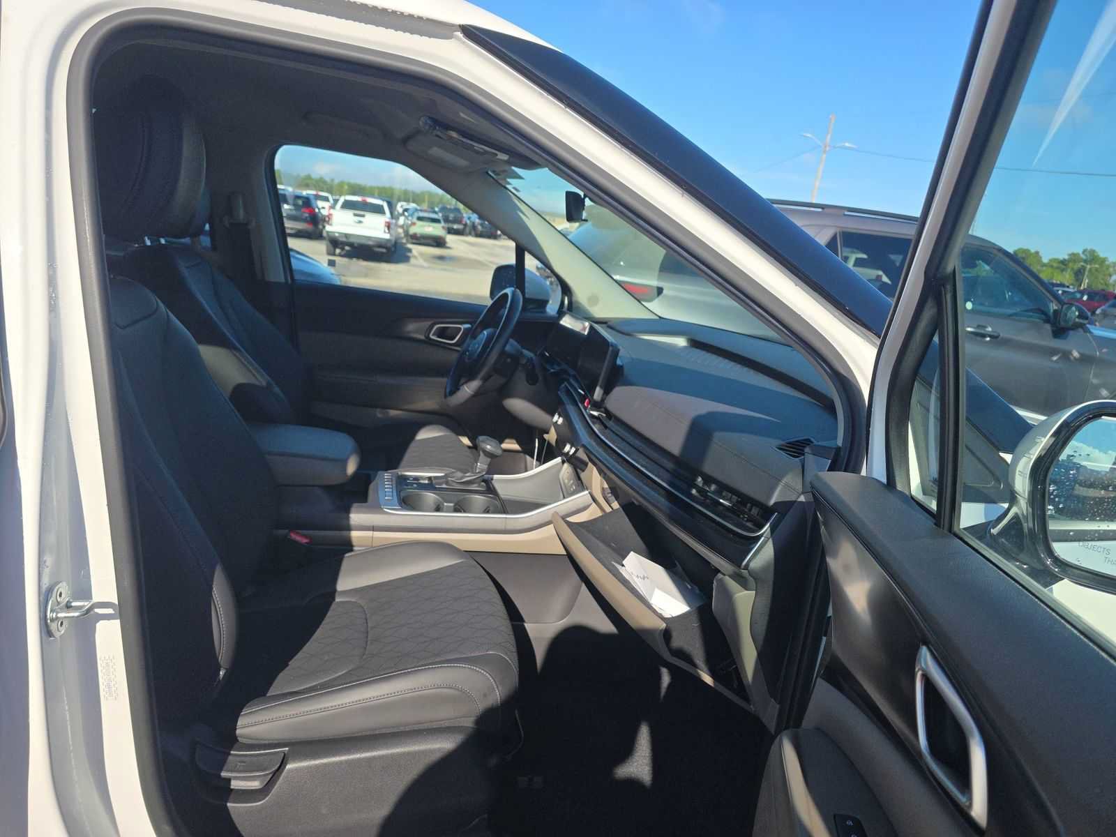 Used 2026 Kia Carnival FWD image 16