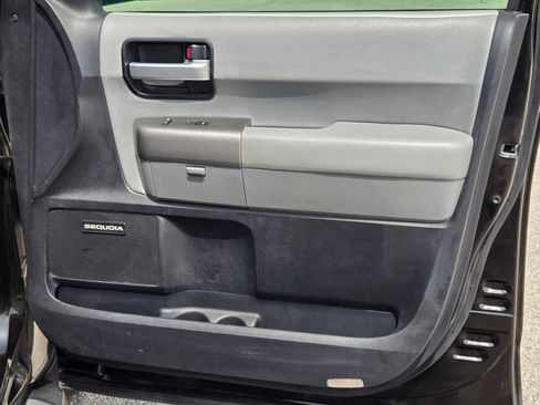 Used 2015 Toyota Sequoia Limited RWD image 29