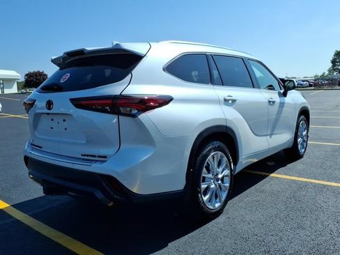 Certified 2024 Toyota Highlander Limited AWD/4WD image 25