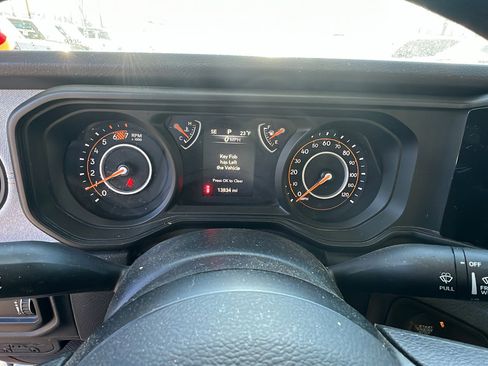 Used 2025 Jeep Wrangler Sport image 23