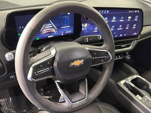 Used 2025 Chevrolet Equinox EV LT FWD image 24