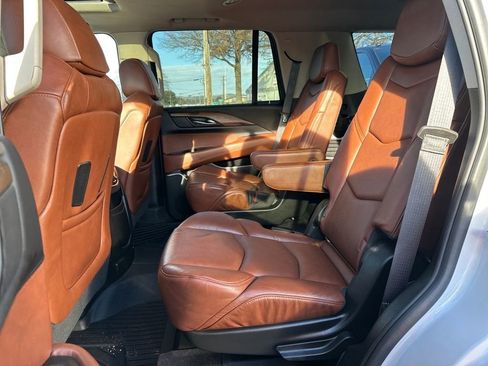 Used 2019 Cadillac Escalade Luxury image 17