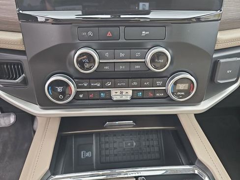 Used 2024 Ford Expedition Max Limited image 28