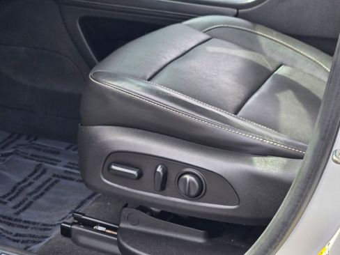 Used 2020 GMC Acadia SLT image 26