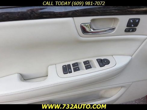 Used 2009 Cadillac DTS w/ Sun And Sound Package FWD image 28