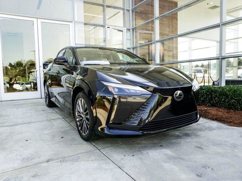 Used 2023 Lexus RZ 450e Premium w/ Accessory Package (2T) image 4