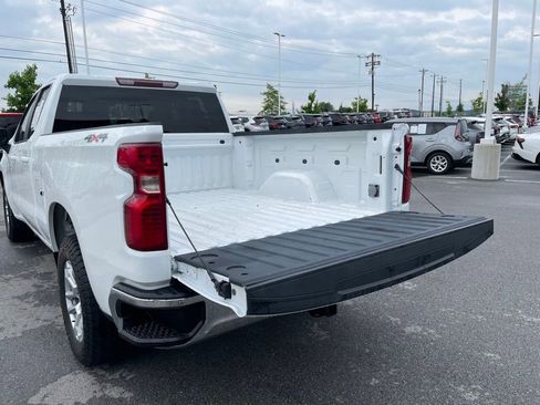 Used 2023 Chevrolet Silverado 1500 LT AWD/4WD image 25
