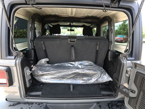 Used 2022 Jeep Wrangler Sport AWD/4WD image 7