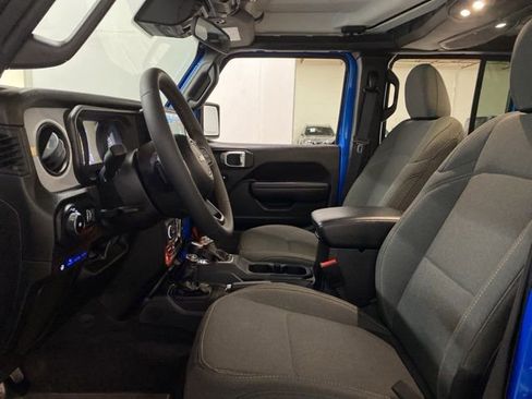 Used 2024 Jeep Wrangler Unlimited image 16