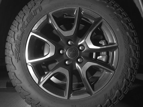 Used 2025 Jeep Compass Trailhawk image 13