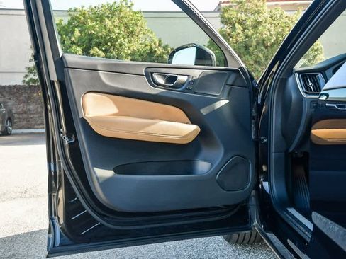 Used 2019 Volvo XC60 T6 Momentum w/ Advanced Package image 20