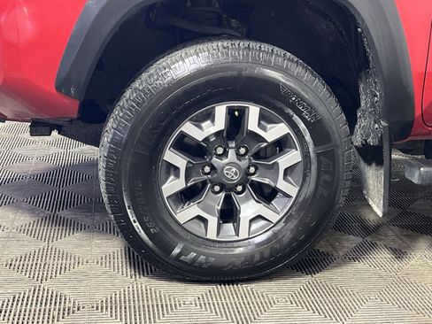 Used 2021 Toyota Tacoma TRD Off-Road w/ Technology Package image 12