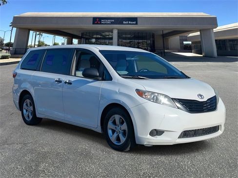 Used 2016 Toyota Sienna L image 8
