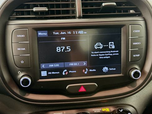 Used 2025 Kia Soul LX w/ LX Technology Package FWD image 21