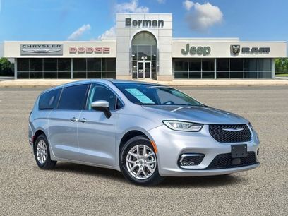 Used 2023 Chrysler Pacifica Touring-L