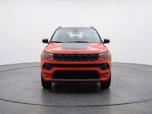 Used 2025 Jeep Compass Trailhawk AWD/4WD image 2