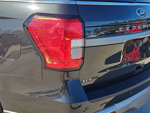 Used 2024 Ford Expedition XLT image 38