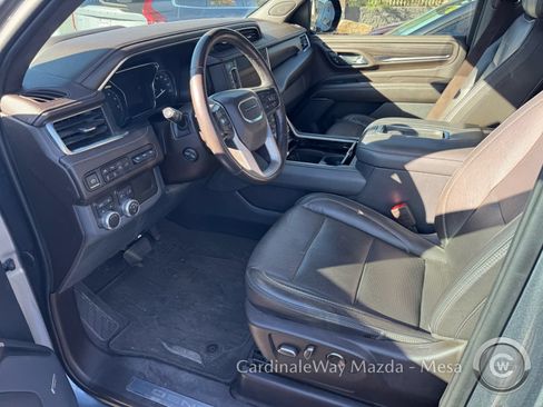 Used 2021 GMC Yukon XL Denali w/ Denali Premium Package AWD/4WD image 9