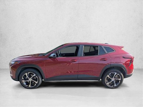 Used 2024 Chevrolet Trax RS w/ Sunroof Package FWD image 6