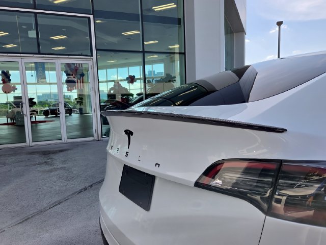 Used 2022 Tesla Model Y Performance AWD/4WD image 13