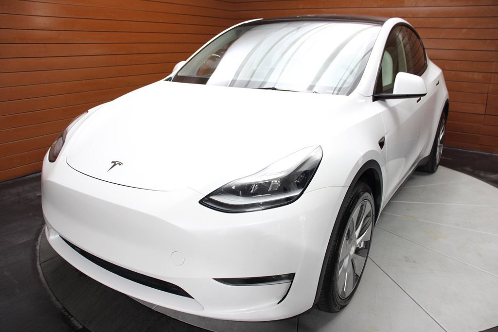 Used 2023 Tesla Model Y Long Range AWD/4WD image 3