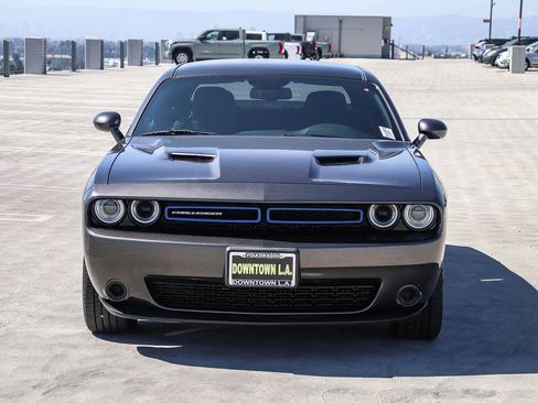 Used 2021 Dodge Challenger SXT image 2