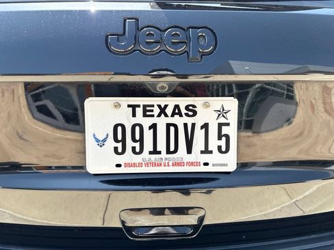 Used 2022 Jeep Grand Cherokee Laredo X RWD image 12