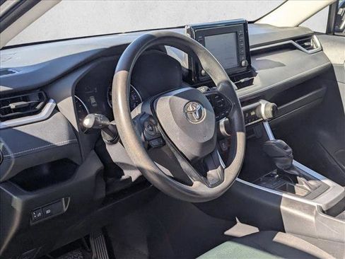 Used 2019 Toyota RAV4 LE image 6